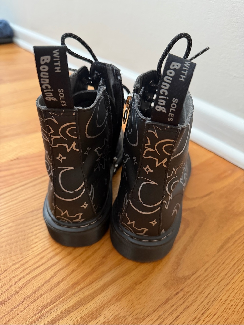 Dr. Martens 1460 Junior Sun and Moon Reclaimed Leather Boots US4 - Picture 2 of 6